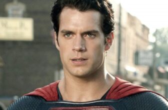 Zack Snyder Reveals Henry Cavill in the Reeves Superman Suit