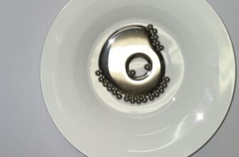 Newly Discovered ‘Hybrid’ Phase of Matter Blurs the Line Between Solid and Liquid